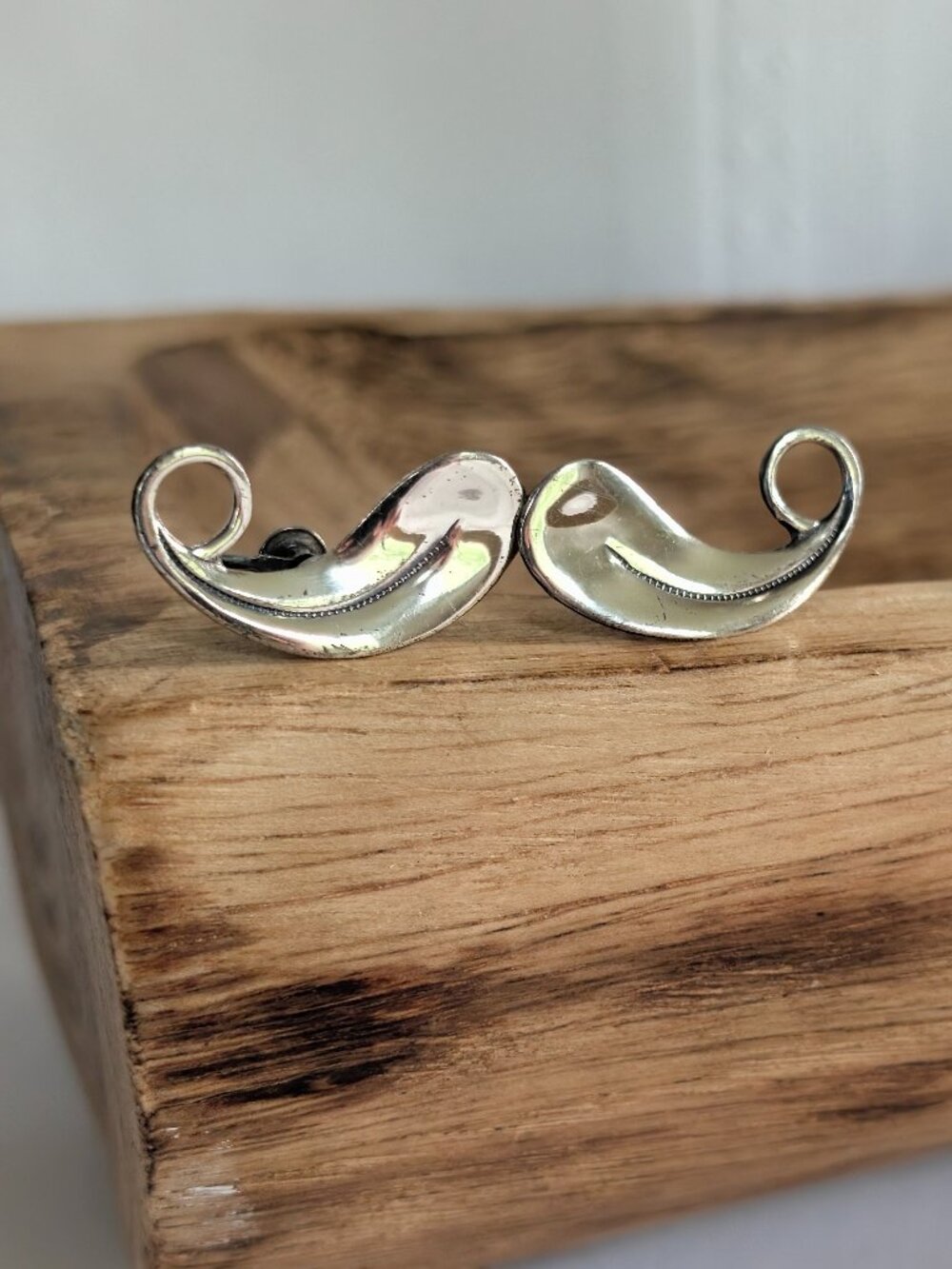 Vintage Beau Sterling Silver Leaf Wave Modernist Screw Back Earrings